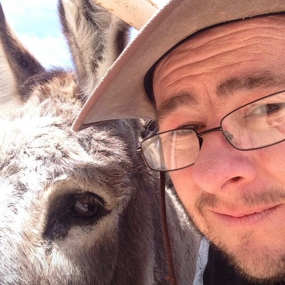 Meet your Posher, Christine & Paul 🤗 - Picture 5 of 8